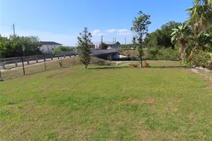 6510 Simone Shores Cir, Apollo Beach, FL 33572 - Photo 16