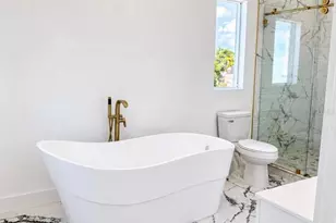 6510 Simone Shores Cir, Apollo Beach, FL 33572 - Photo 8