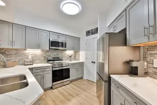 3312 Bay Club Cir, Tampa, FL 33607 - Photo 10
