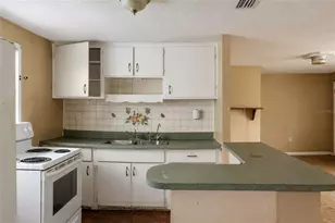 1208 Cherry Ln, Lakeland, FL 33811 - Photo 4