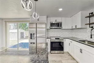 1300 Melonwood Ave, Clearwater, FL 33759 - Photo 4