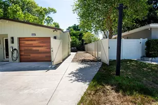 995 Emerson Dr, Dunedin, FL 34698 - Photo 30