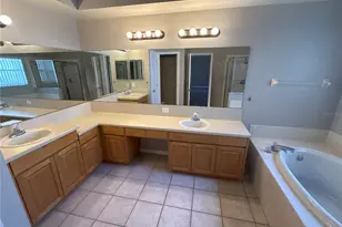 2727 Villa Dr, Valrico, FL 33596 - Photo 14