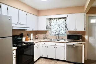 6890 Versailles N, Pinellas Park, FL 33781 - Photo 8