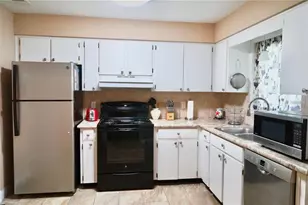 6890 Versailles N, Pinellas Park, FL 33781 - Photo 6