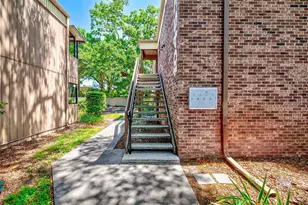 10453 Carrollbrook Cir, Tampa, FL 33618 - Photo 26