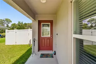 6917 Gideon Cir, Zephyrhills, FL 33541 - Photo 4