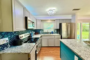 3957 Wahoo Dr SE, Saint Petersburg, FL 33705 - Photo 8