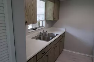 4500 E Bay Dr, Clearwater, FL 33764 - Photo 6