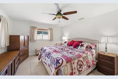 5915 46th Avenue N, Kenneth City, FL 33709 - Photo 16