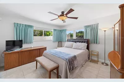 5915 46th Avenue N, Kenneth City, FL 33709 - Photo 12