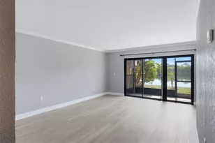 11409 8th St N, Saint Petersburg, FL 33716 - Photo 8