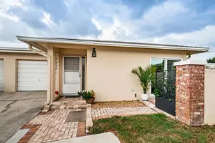2735 Sherbrooke Ln, Palm Harbor, FL 34684 - Photo 1