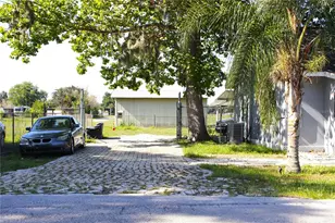 2207 Sparkman Rd, Plant City, FL 33566 - Photo 4