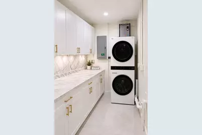 8120 7th Street N, Saint Petersburg, FL 33702 - Photo 28