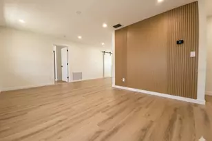 8120 7th St N, Saint Petersburg, FL 33702 - Photo 4