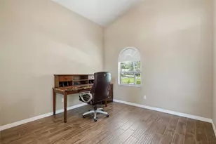 5274 White Sand Cir NE, Saint Petersburg, FL 33703 - Photo 8