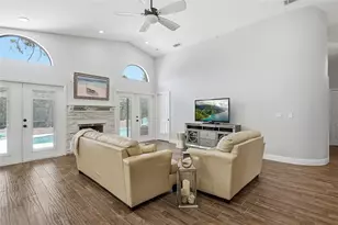5274 White Sand Cir NE, Saint Petersburg, FL 33703 - Photo 16