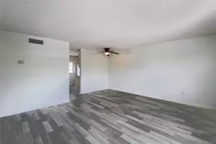 201 Poinsettia Pine Ct, Tampa, FL 33612 - Photo 4