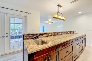 1926 Meadowridge Dr, Valrico, FL 33596 - Photo 8