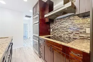 1926 Meadowridge Dr, Valrico, FL 33596 - Photo 6