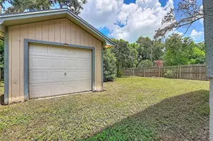 1926 Meadowridge Dr, Valrico, FL 33596 - Photo 38