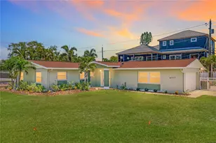 6717 Cardinal Dr S, Saint Petersburg, FL 33707 - Photo 1