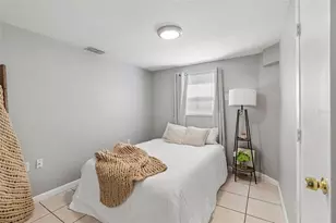 1011 14th St N, Saint Petersburg, FL 33705 - Photo 30