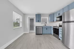 4201 Des Moines St NE, Saint Petersburg, FL 33703 - Photo 8