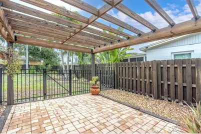 4201 Des Moines Street NE, Saint Petersburg, FL 33703 - Photo 18