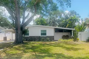 4201 Des Moines St NE, Saint Petersburg, FL 33703 - Photo 1