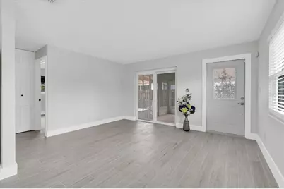 4201 Des Moines Street NE, Saint Petersburg, FL 33703 - Photo 2