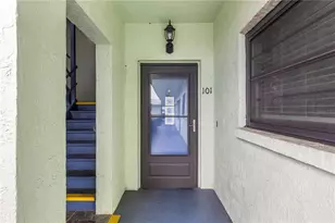 5973 Terrace Park Dr N, Saint Petersburg, FL 33709 - Photo 6