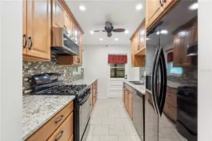 5973 Terrace Park Dr N, Saint Petersburg, FL 33709 - Photo 12