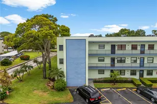5973 Terrace Park Dr N, Saint Petersburg, FL 33709 - Photo 2