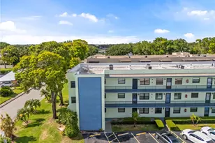 5973 Terrace Park Dr N, Saint Petersburg, FL 33709 - Photo 2