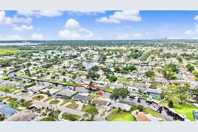 9472 Treasure Lane NE, Saint Petersburg, FL 33702 - Photo 36