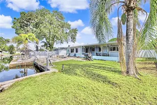 9472 Treasure Ln NE, Saint Petersburg, FL 33702 - Photo 32