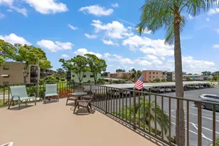 5980 Terrace Park Dr N, Saint Petersburg, FL 33709 - Photo 6