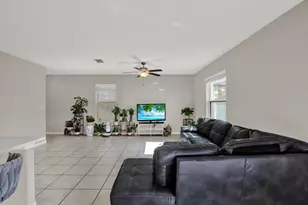 3707 Daisy Bloom Pl, Tampa, FL 33619 - Photo 4