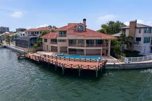 2869 Seabreeze Dr S, Saint Petersburg, FL 33707 - Photo 2