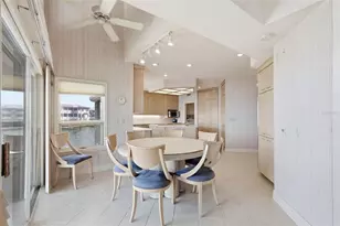 2869 Seabreeze Dr S, Saint Petersburg, FL 33707 - Photo 16