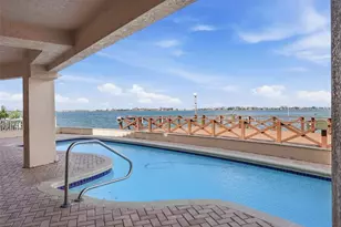 2869 Seabreeze Dr S, Saint Petersburg, FL 33707 - Photo 6