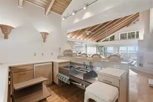 2869 Seabreeze Dr S, Saint Petersburg, FL 33707 - Photo 20