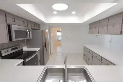 11016 Saginaw Drive, Tampa, FL 33617 - Photo 12