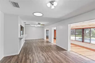 11016 Saginaw Dr, Tampa, FL 33617 - Photo 14