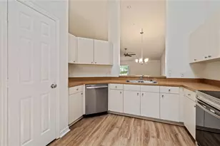 8407 Terrace Meadows Ct, Tampa, FL 33637 - Photo 12