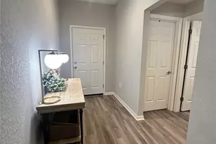 6911 Gideon Cir, Zephyrhills, FL 33541 - Photo 2