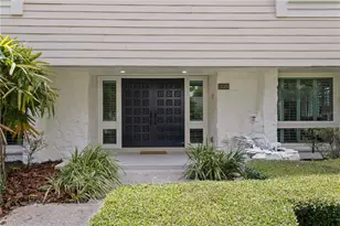 13305 Golf Crest Cir, Tampa, FL 33618 - Photo 4