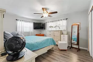 13651 Imperial Grove Dr N, Largo, FL 33774 - Photo 12